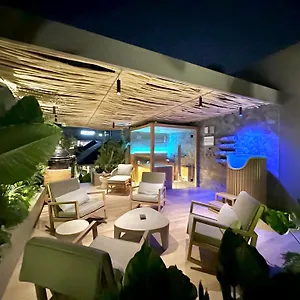 Sin Nombre Bali - Sauna, Ice Bath & Roof Terrace 4*, Canggu Indonesien